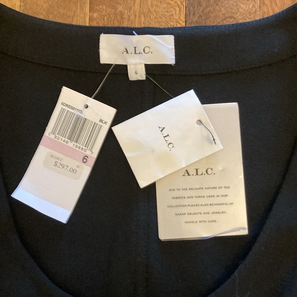 ALC Ivy Dress in black ponte knit - New with Tags & extra button packet - Size 6 - Picture 4 of 7